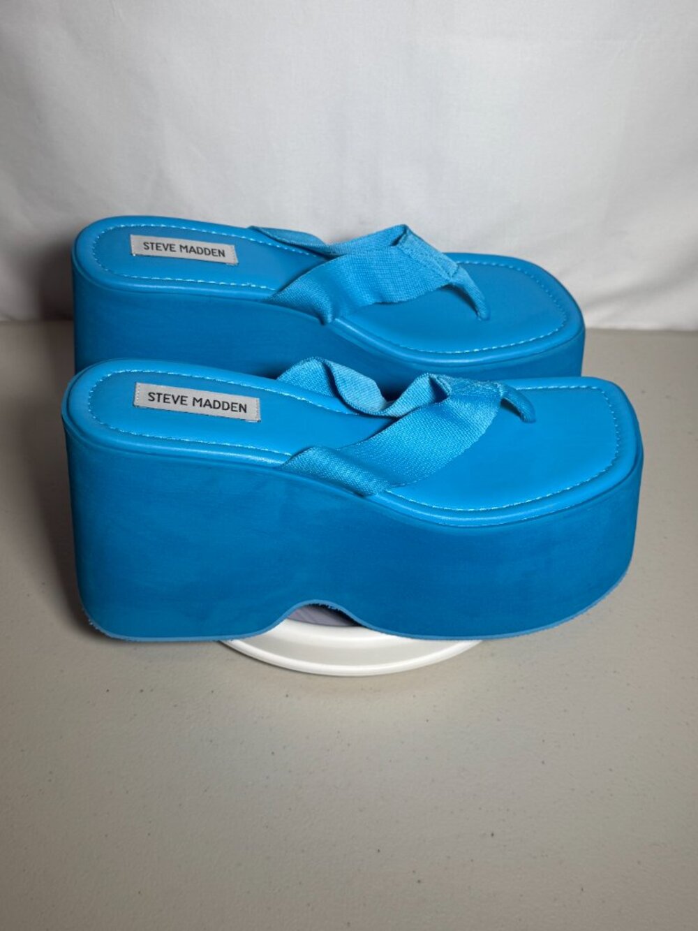 Steve Madden Gwen Flip Flops | Size 10 | Lt. Blue - Picture 3 of 5